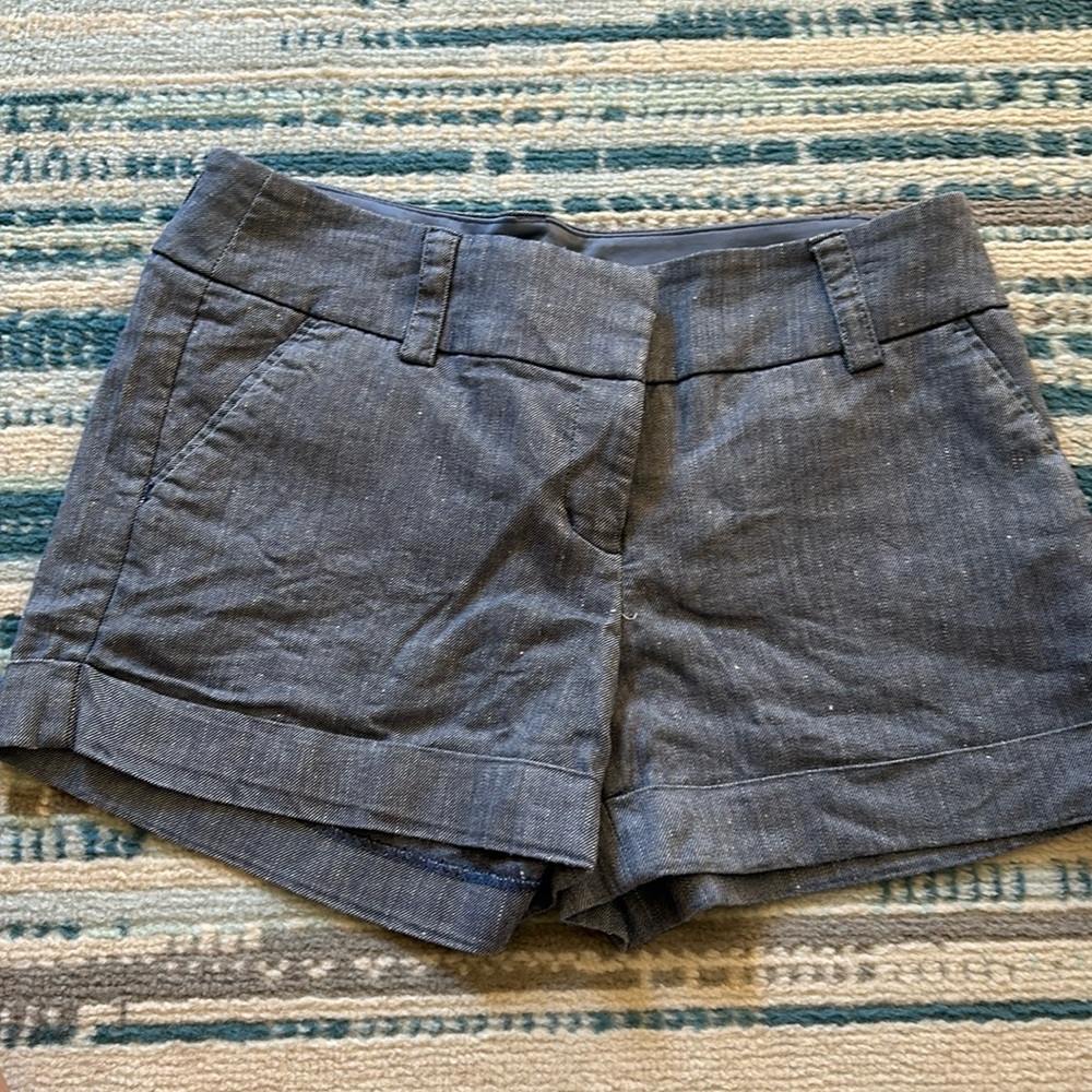 Express linen shorts. Size 6. Midi low rise. Good condition.